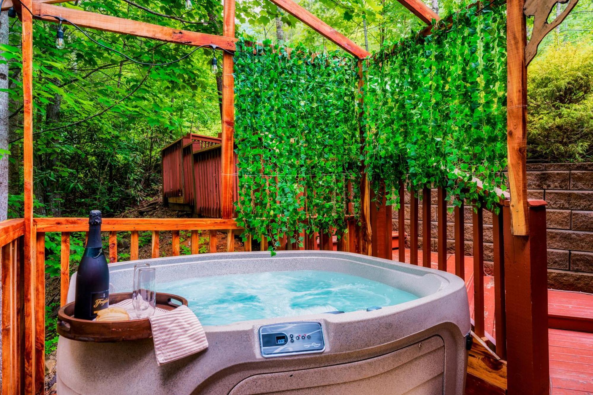 Cabin In A Gated Resort With Seasonal Resort Pool Pigeon Forge Exteriör bild