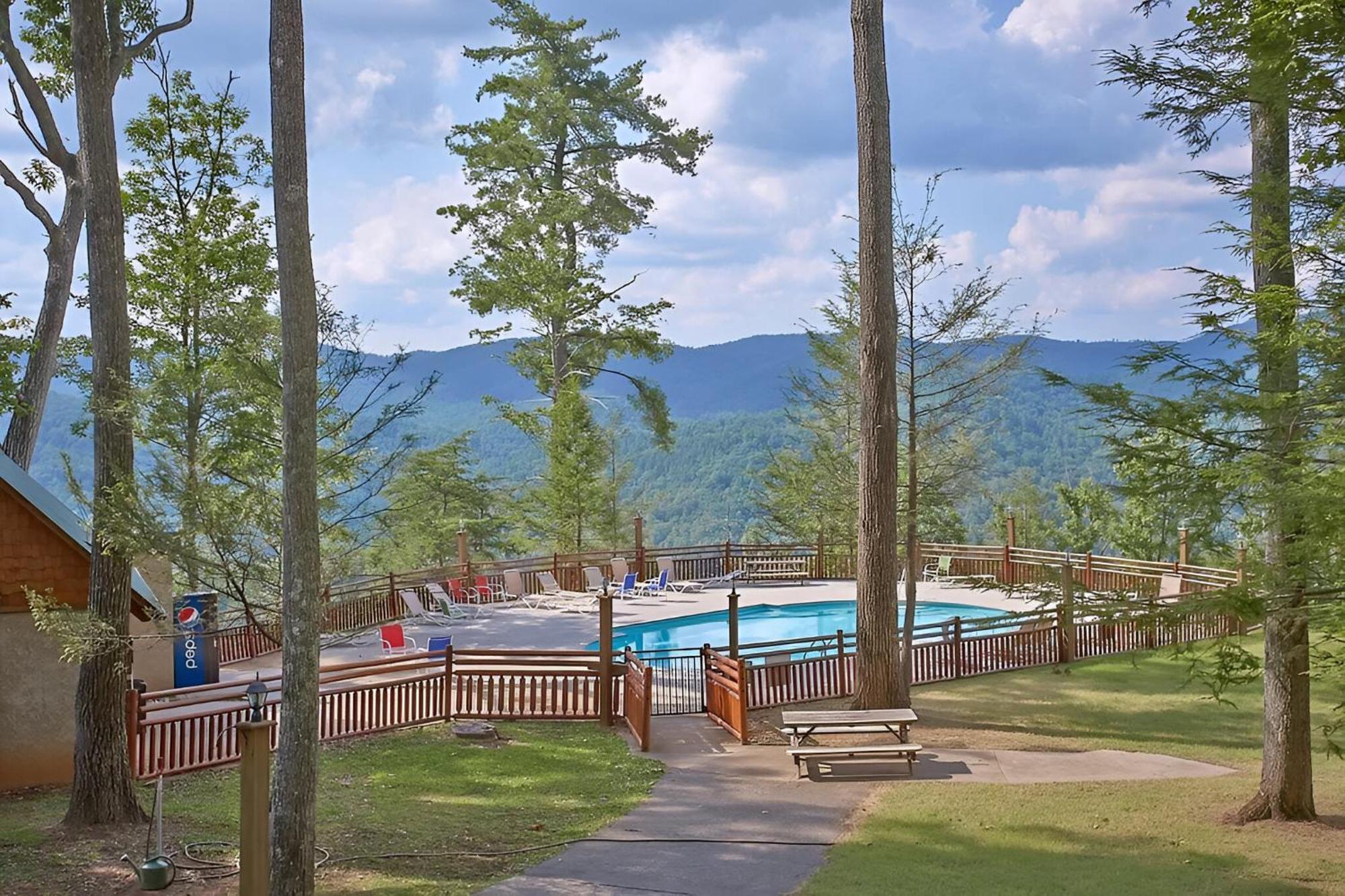 Cabin In A Gated Resort With Seasonal Resort Pool Pigeon Forge Exteriör bild